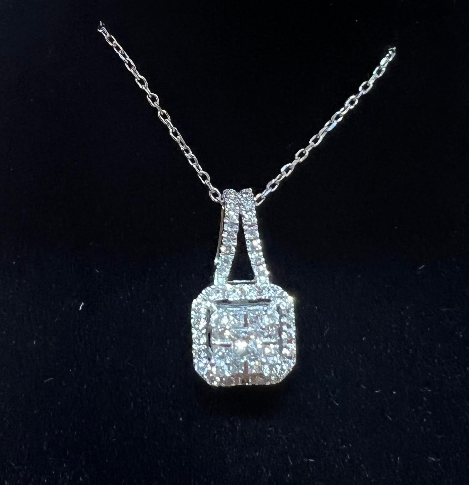 10kt White Gold 0.50cttw Ladies diamond necklace